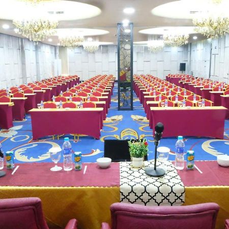 Sapphire Sky Hotel & Conference Серпонг Екстериор снимка