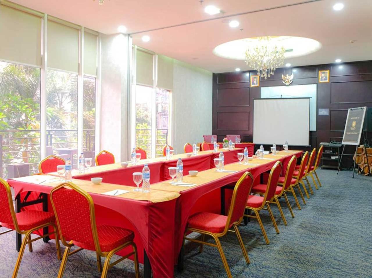 Sapphire Sky Hotel & Conference Серпонг Екстериор снимка