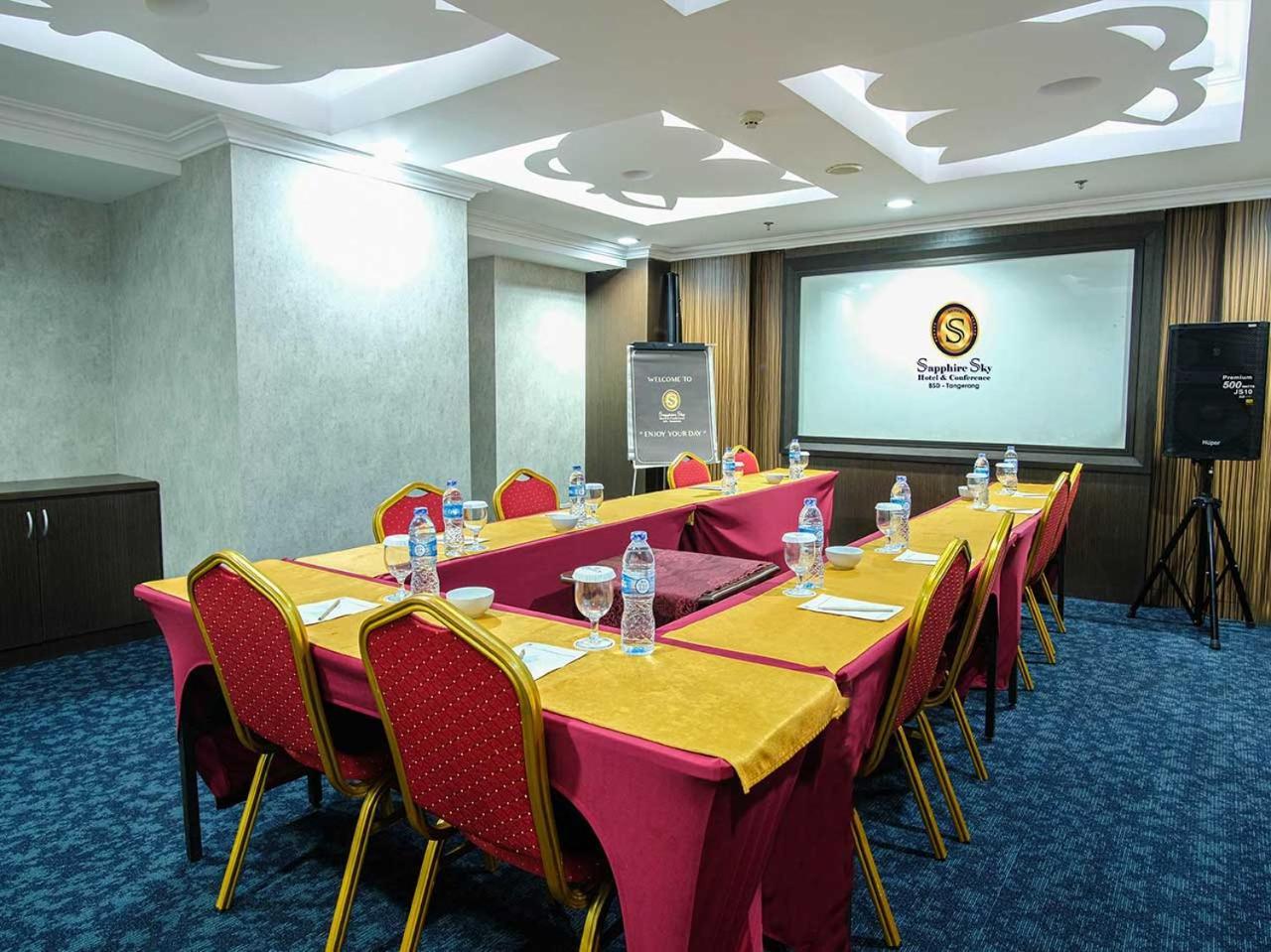 Sapphire Sky Hotel & Conference Серпонг Екстериор снимка