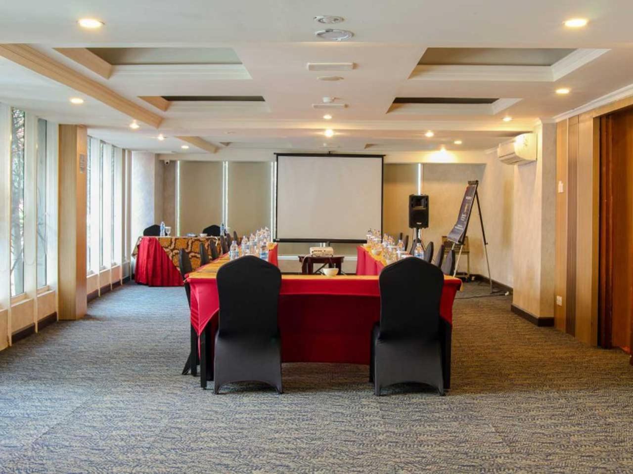 Sapphire Sky Hotel & Conference Серпонг Екстериор снимка